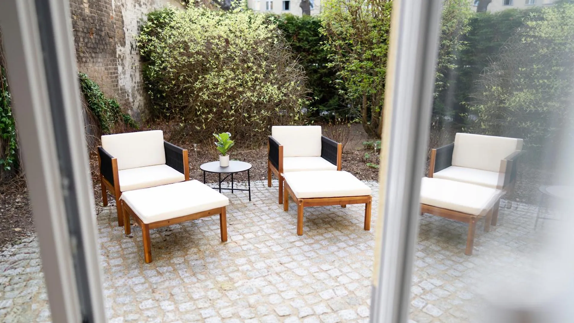 Design Apartment With Garden Berlin